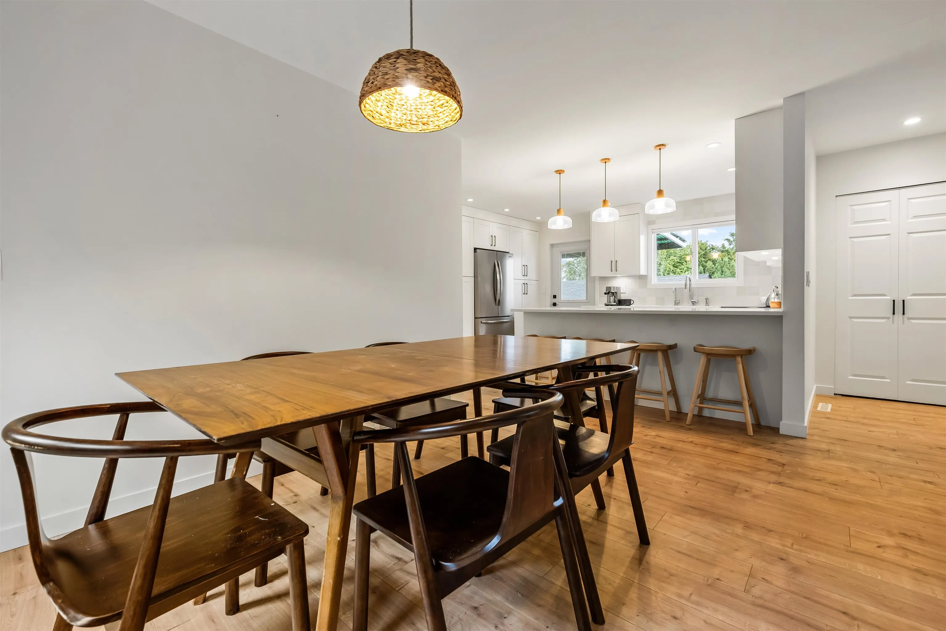 9046 Broadway Street