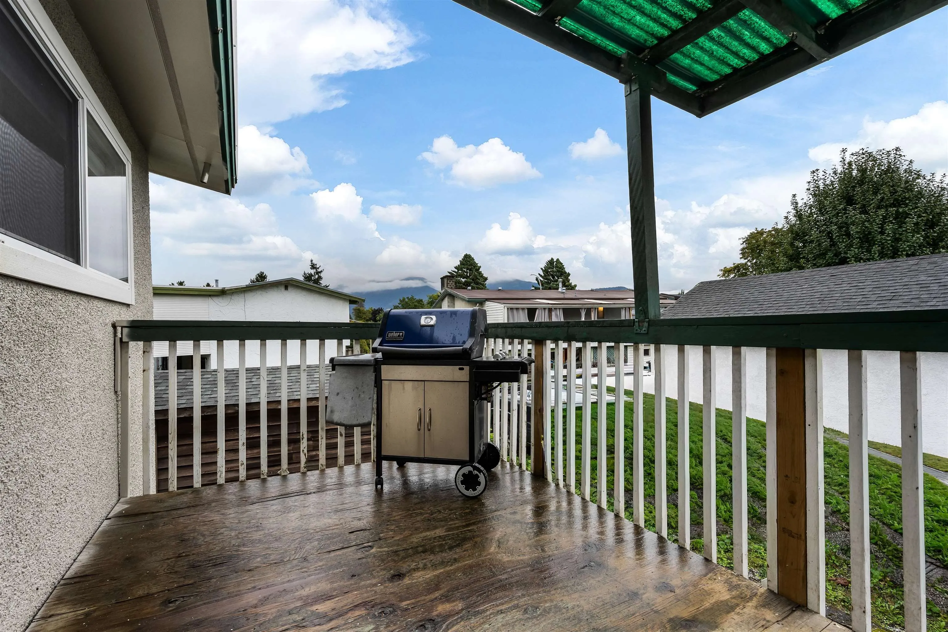 9046 Broadway Street