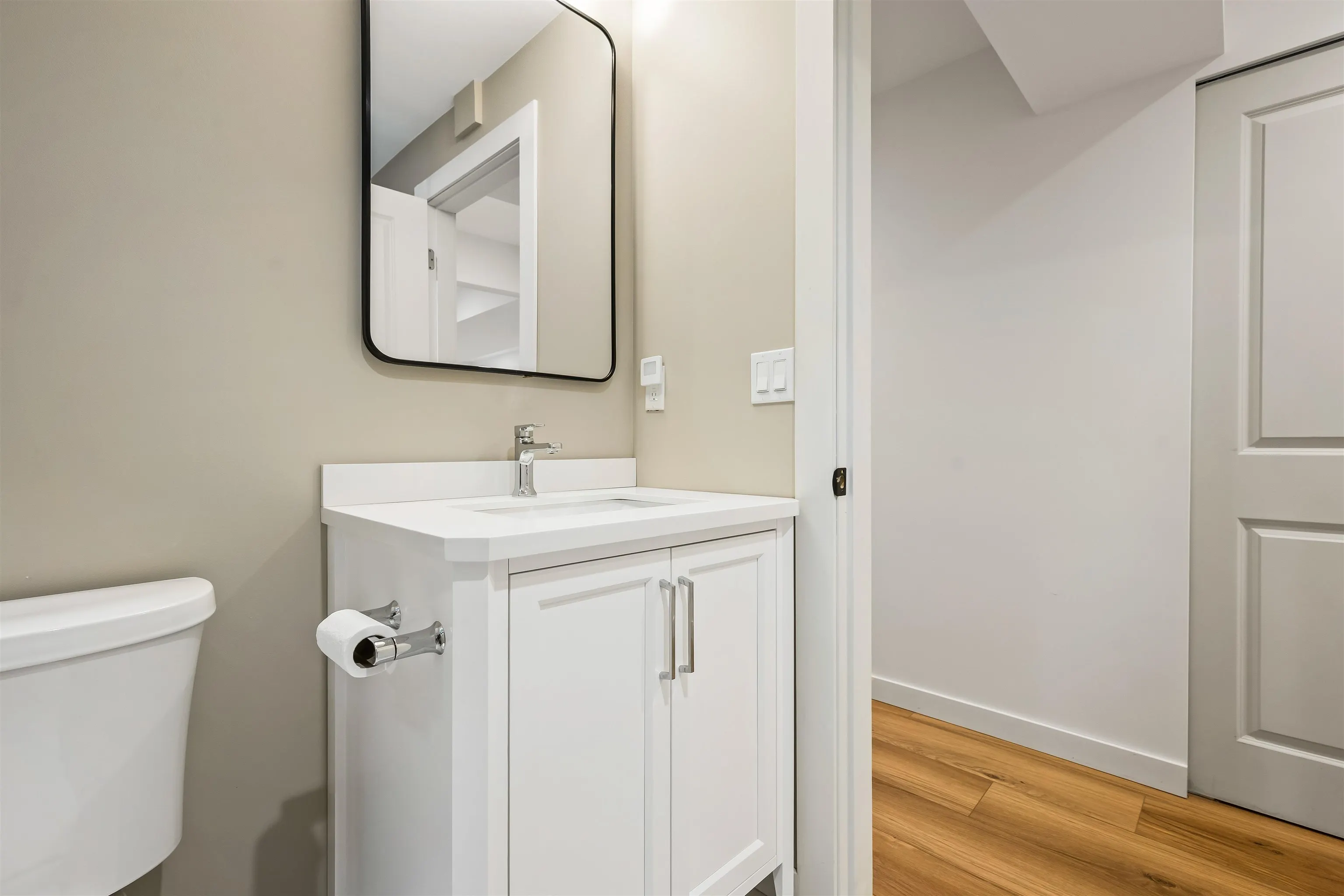 9046 Broadway Street