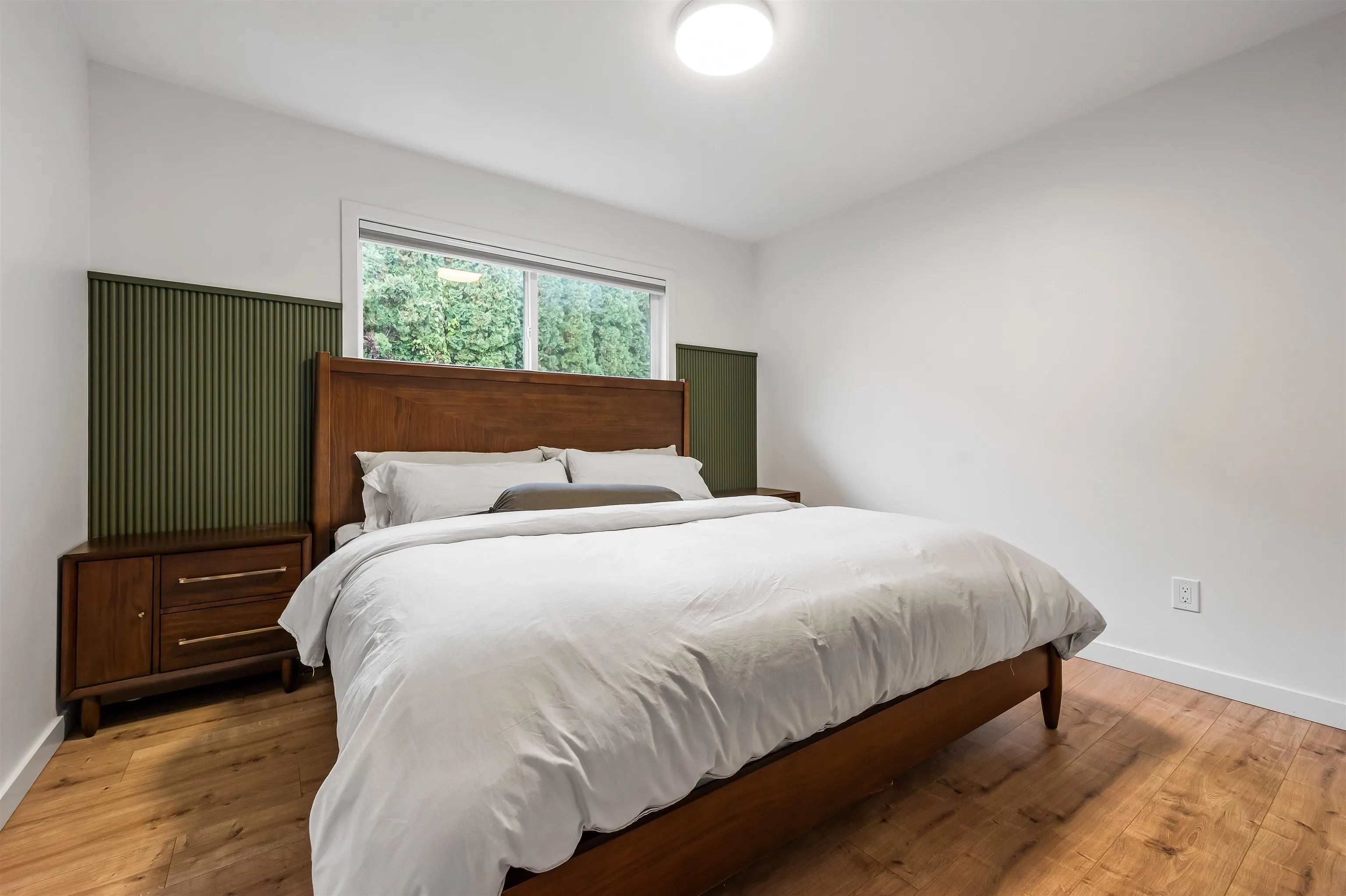 9046 Broadway Street