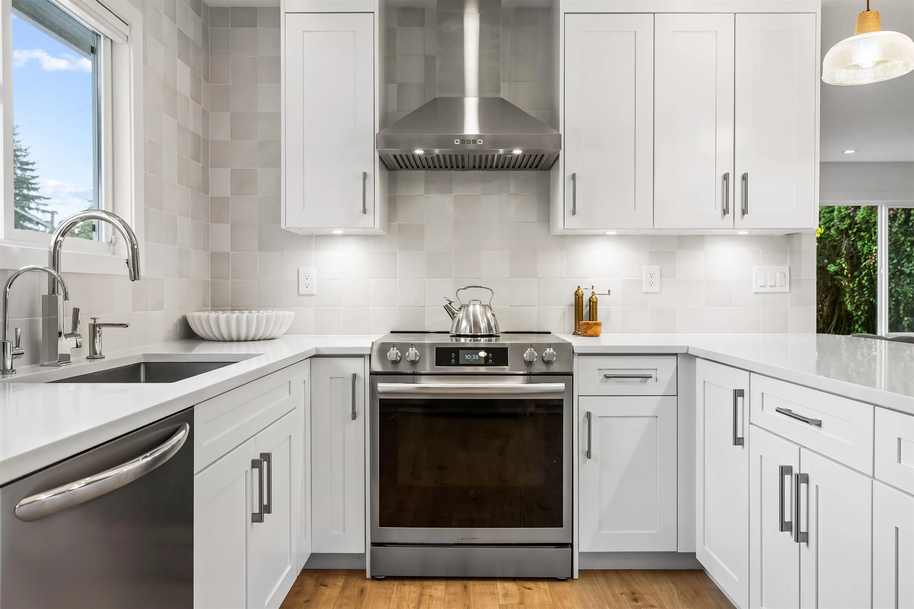 9046 Broadway Street