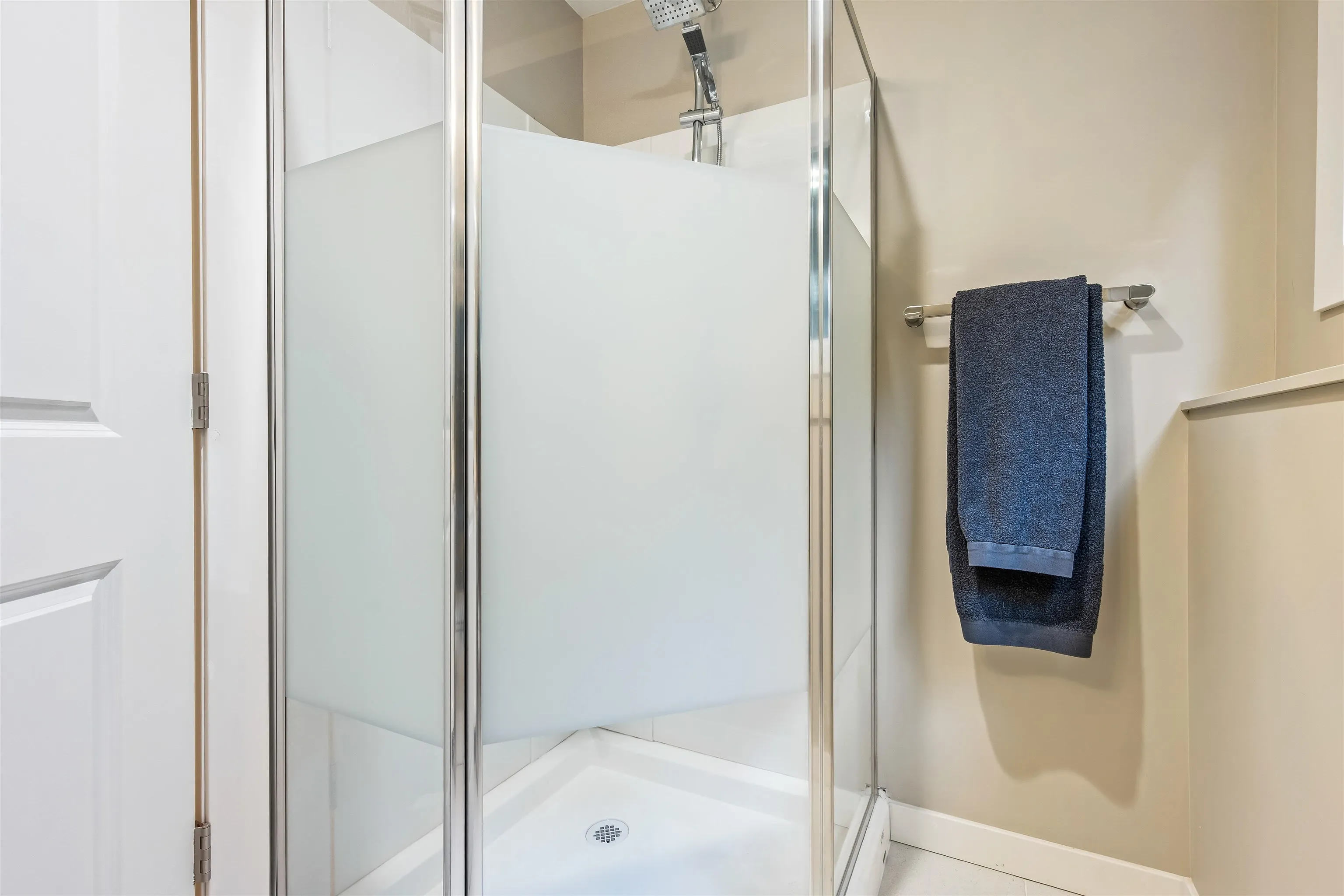 9046 Broadway Street