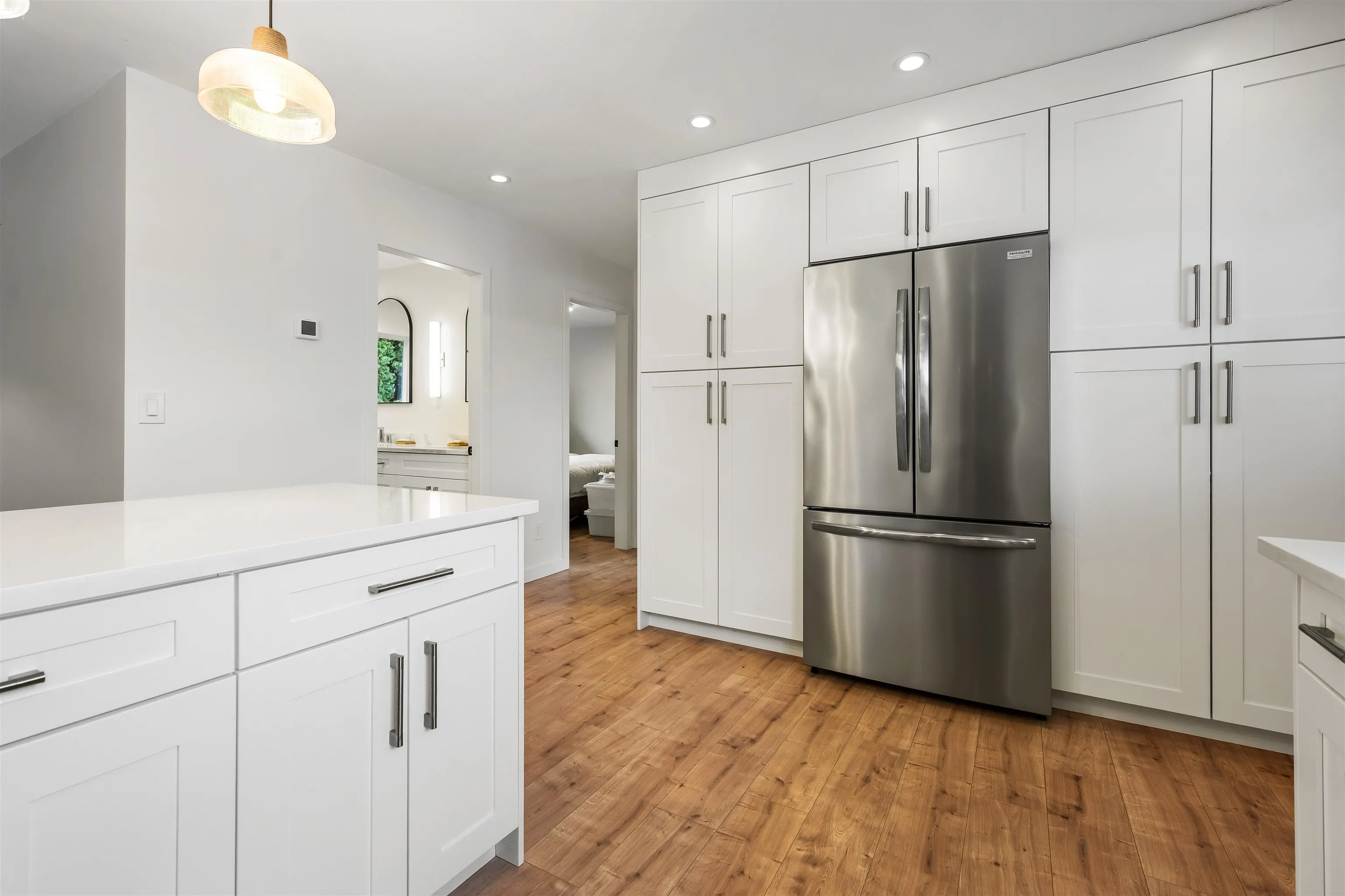 9046 Broadway Street