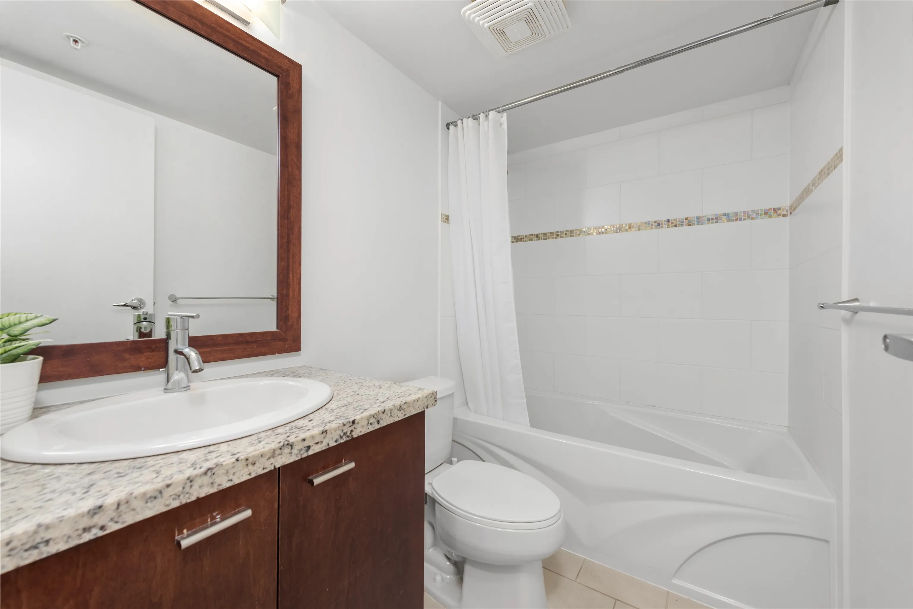 511 8280 Lansdowne Road