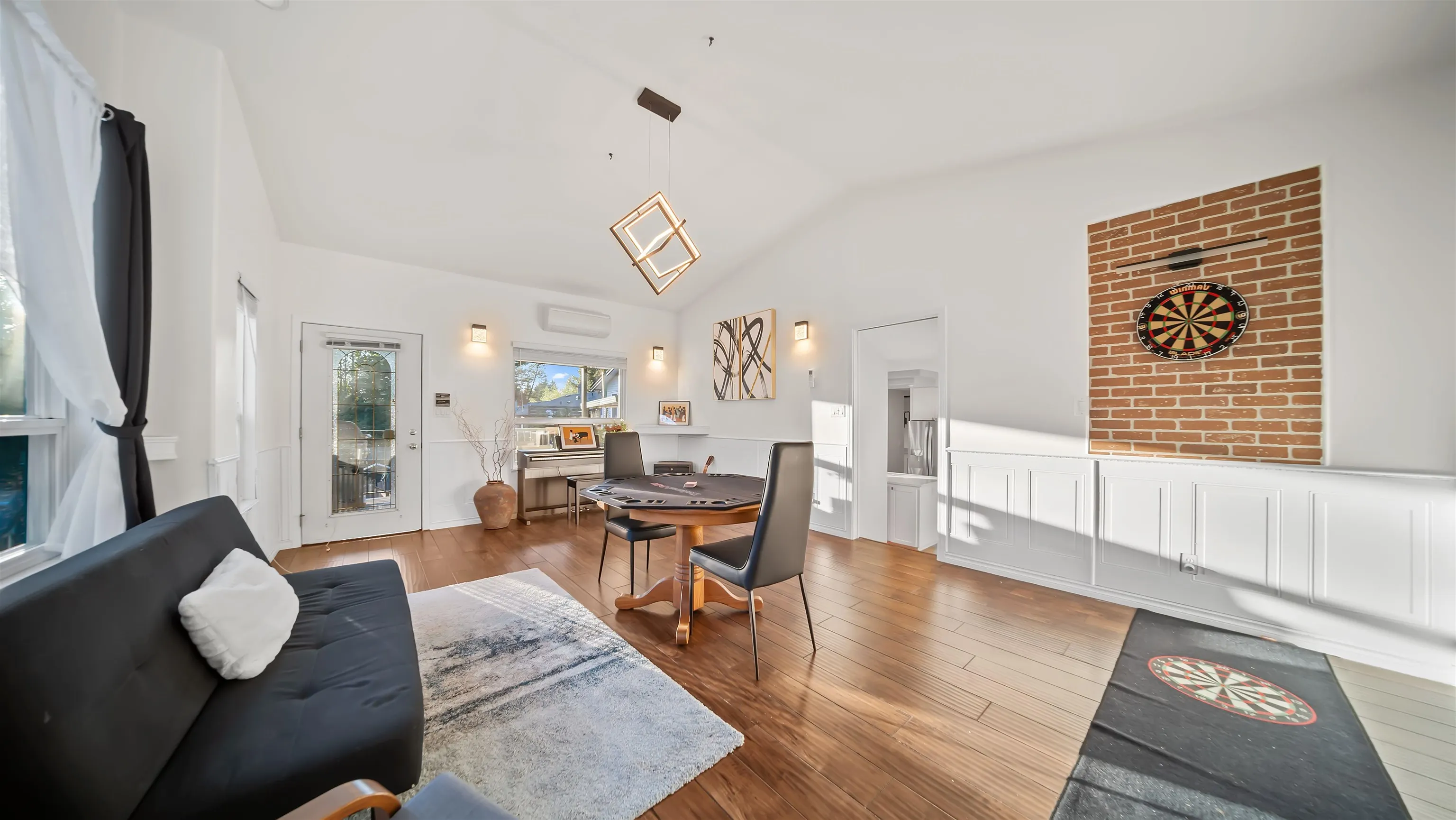 21124 Glenwood Avenue