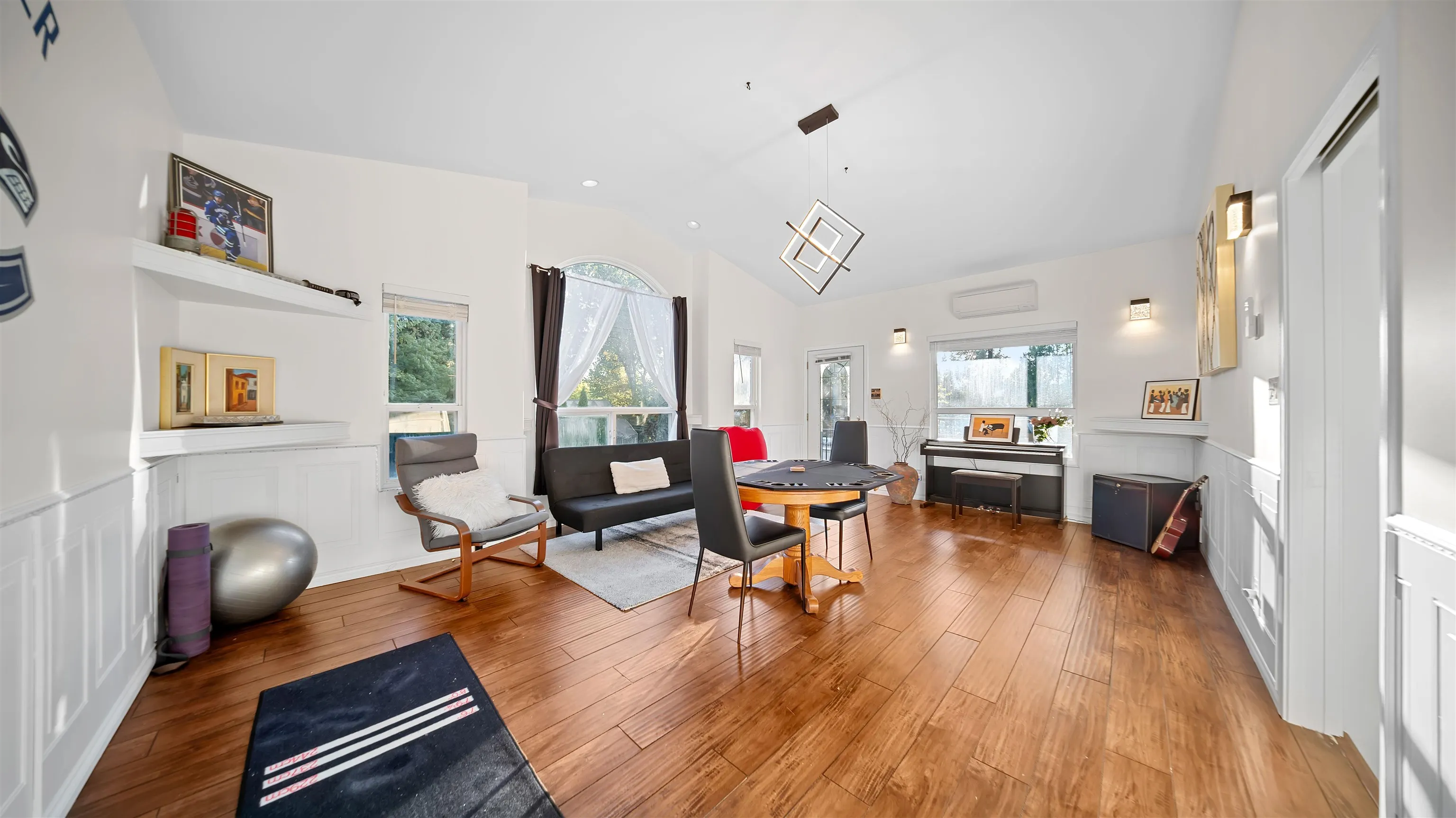 21124 Glenwood Avenue