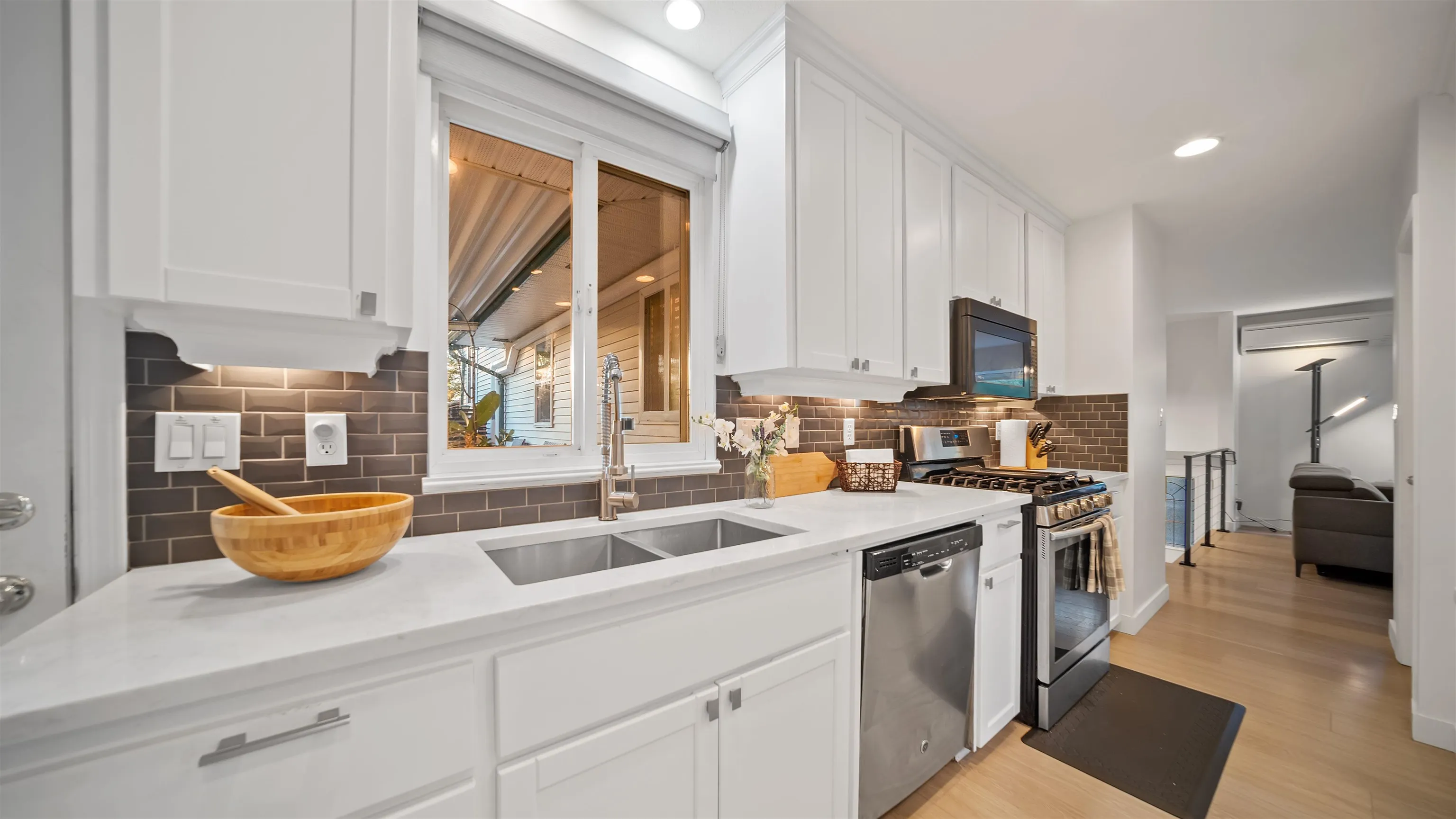 21124 Glenwood Avenue