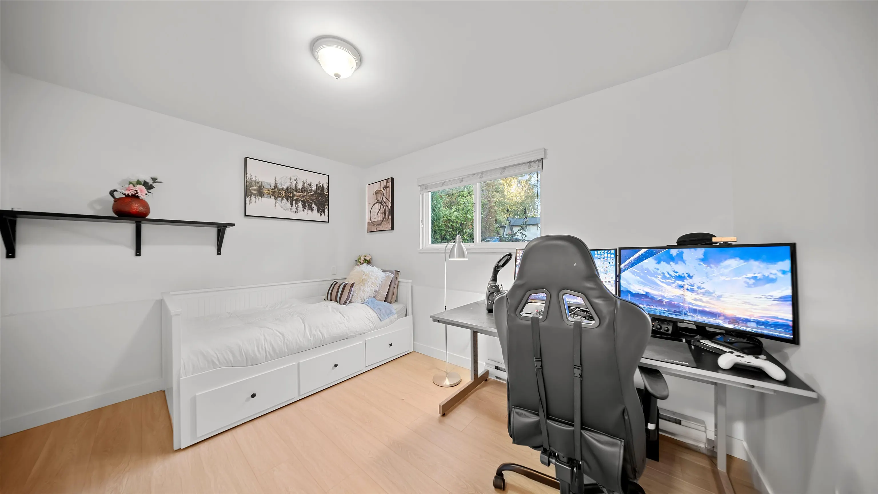 21124 Glenwood Avenue