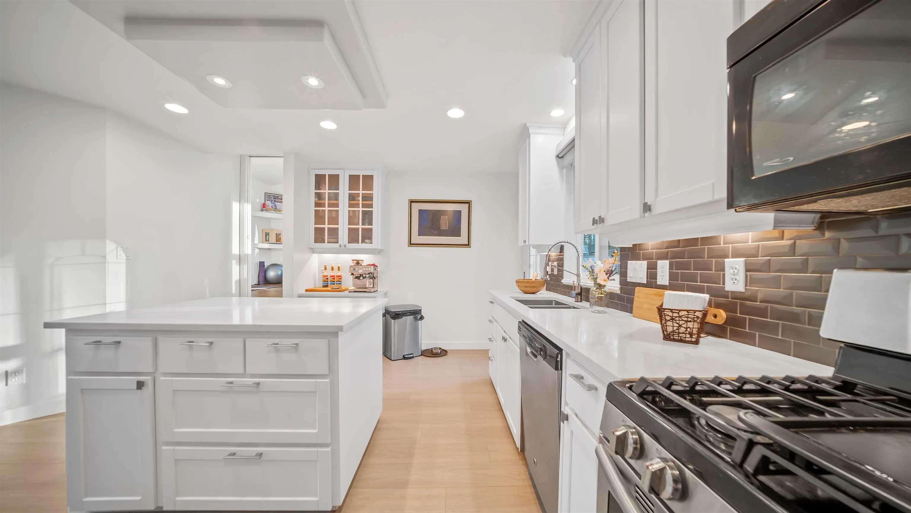 21124 Glenwood Avenue