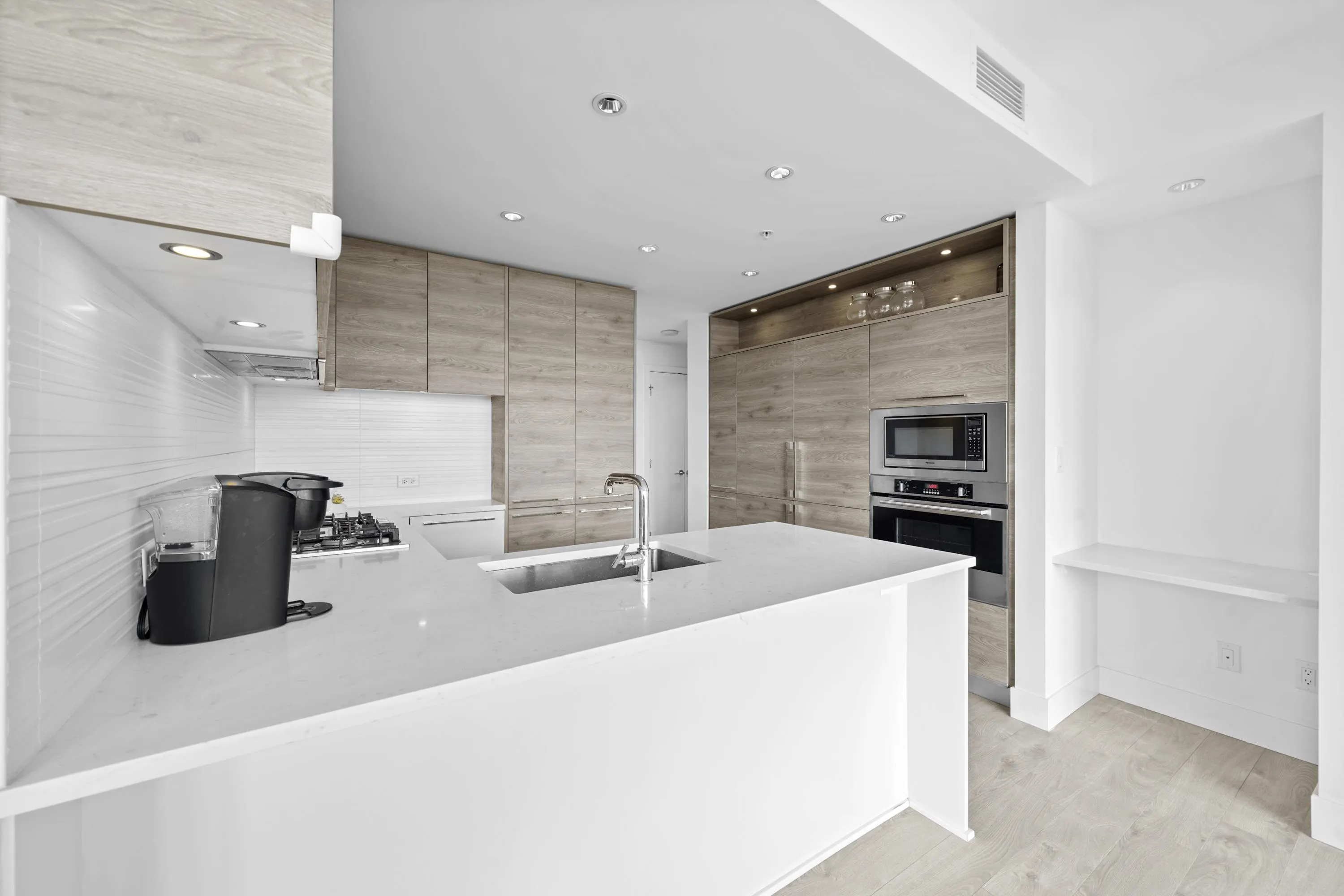 1610 7303 Noble Lane