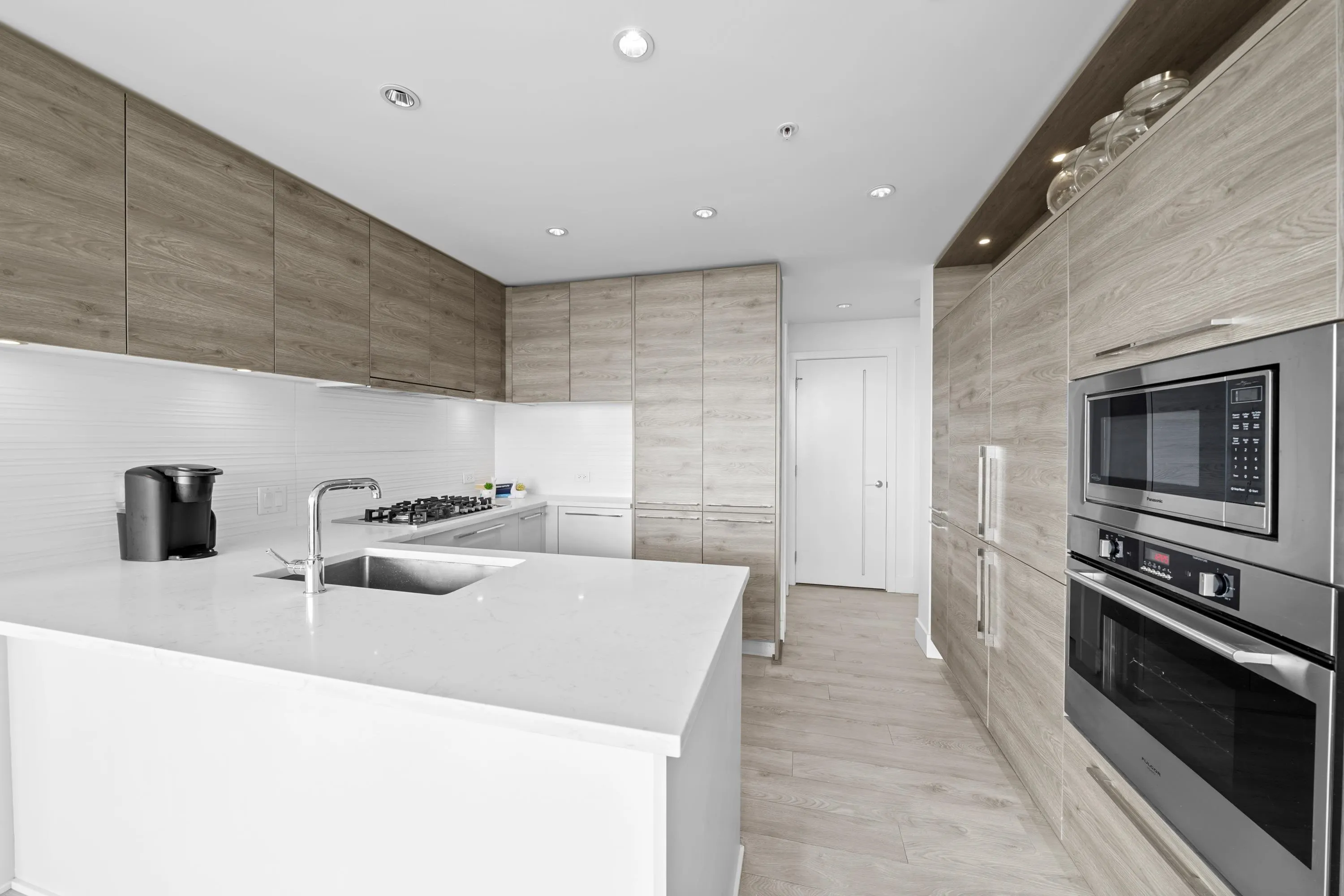 1610 7303 Noble Lane