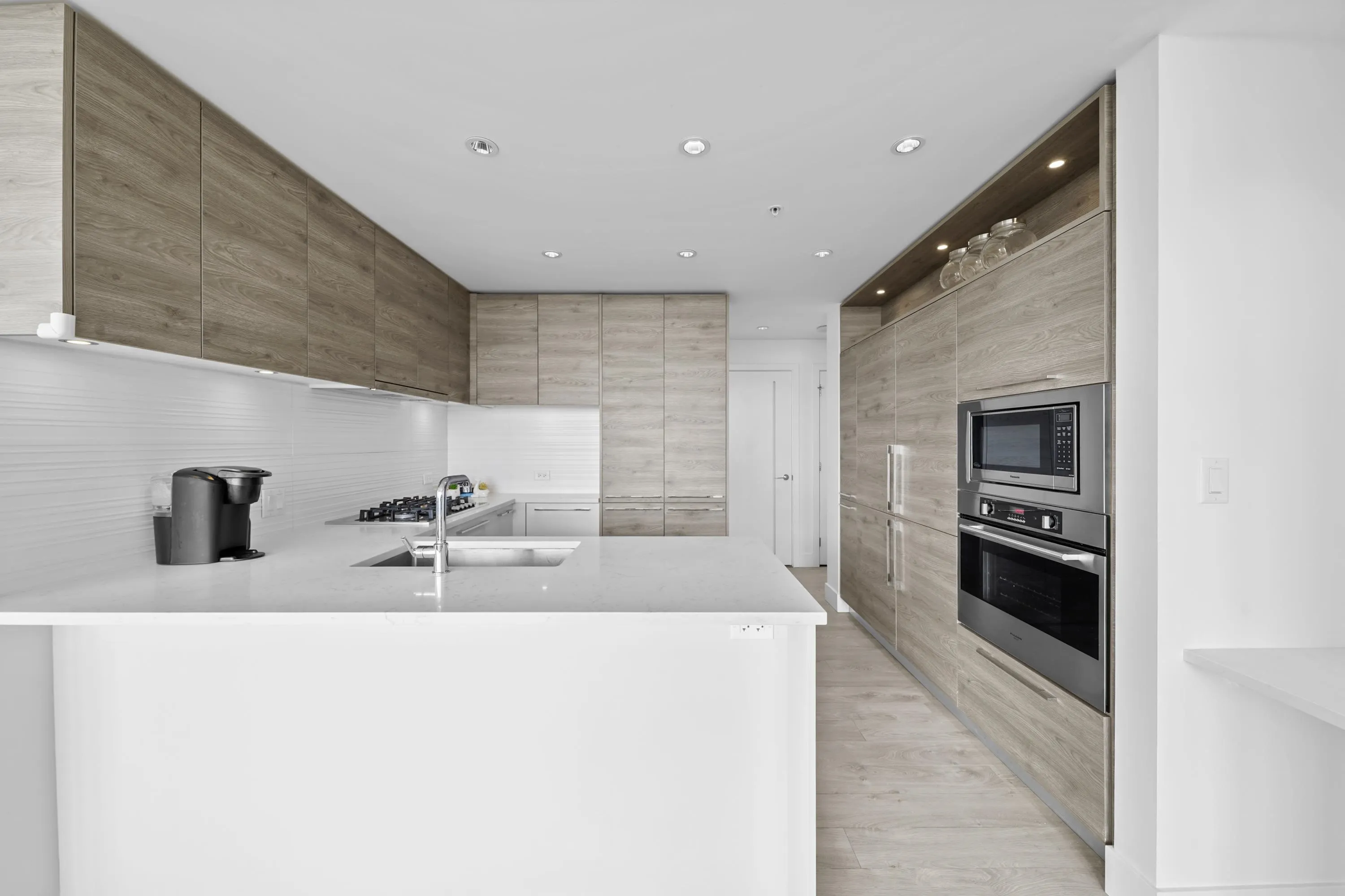 1610 7303 Noble Lane