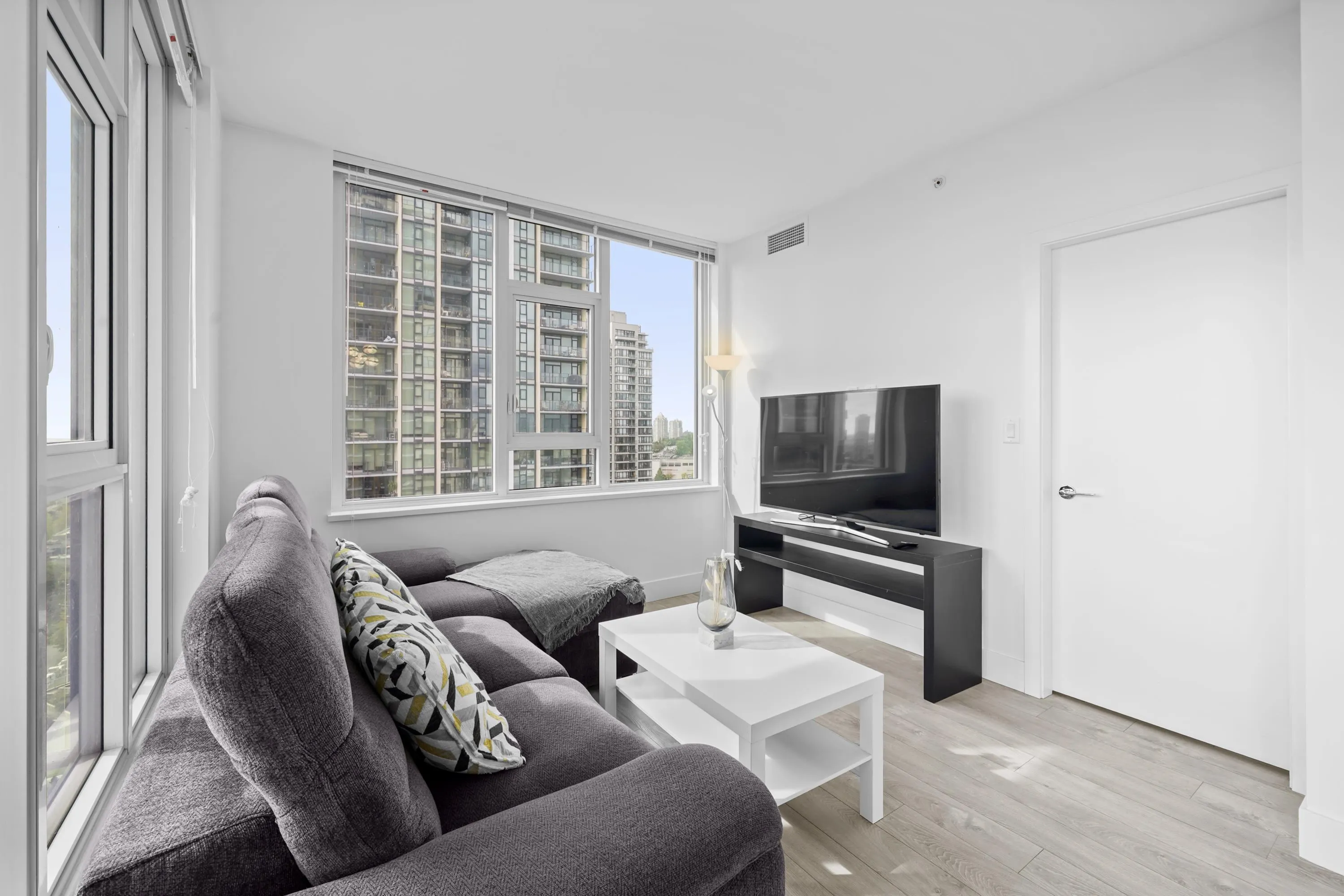 1610 7303 Noble Lane