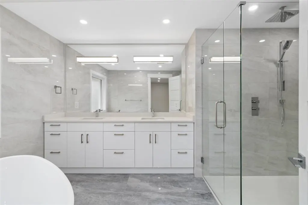 1240 Lancaster Crescent