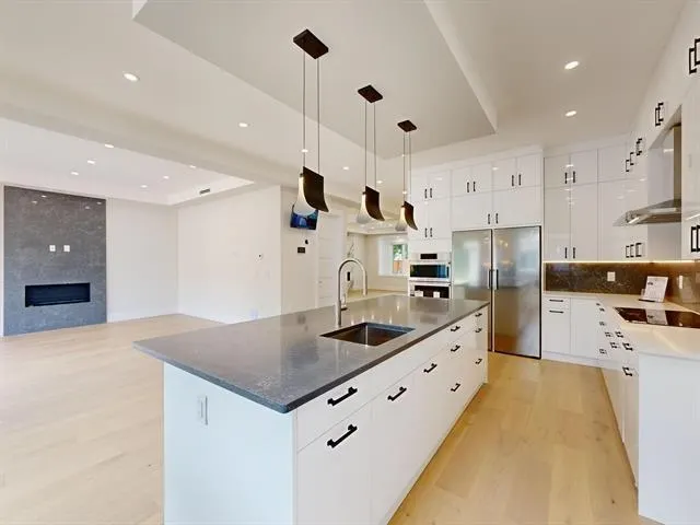1240 Lancaster Crescent