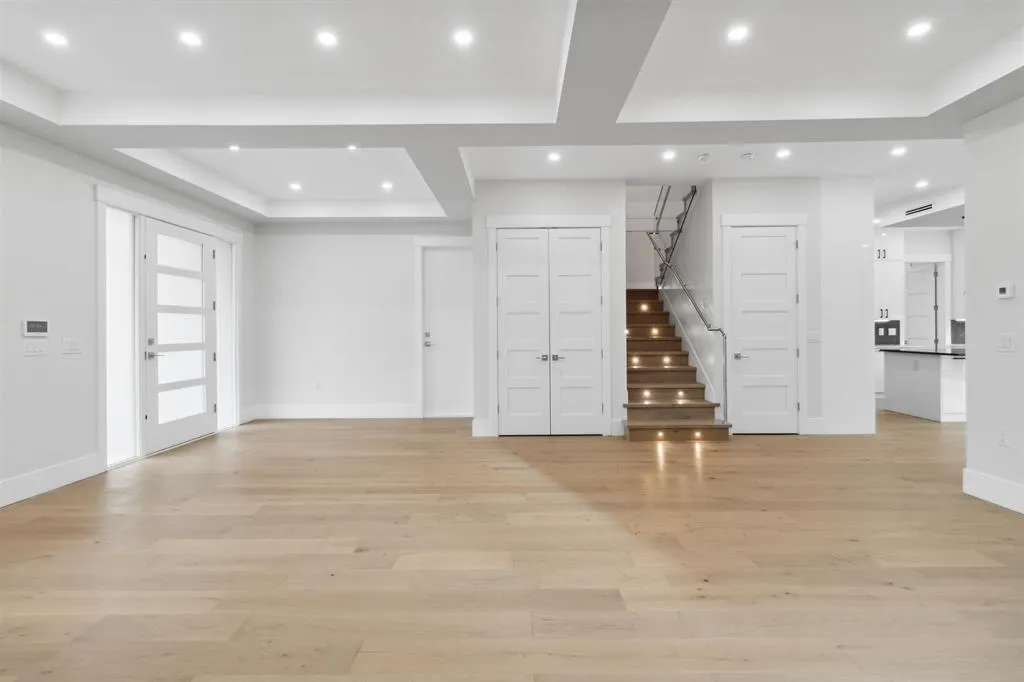 1240 Lancaster Crescent