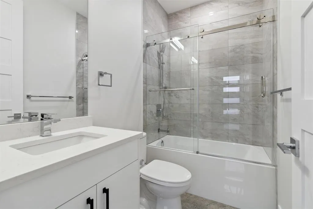 1240 Lancaster Crescent