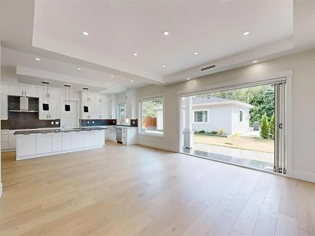 1240 Lancaster Crescent