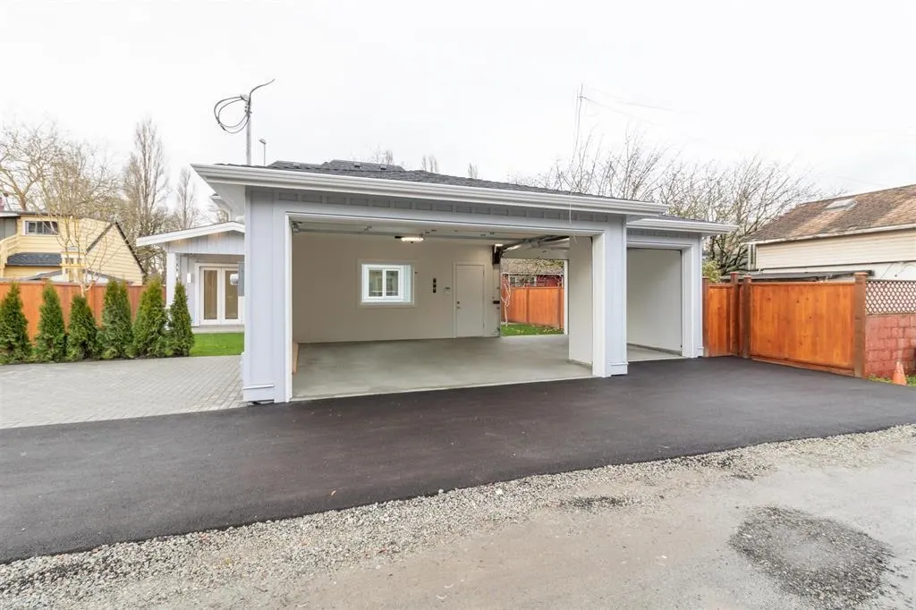 1240 Lancaster Crescent