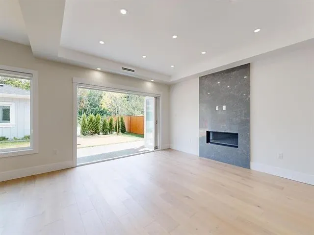 1240 Lancaster Crescent