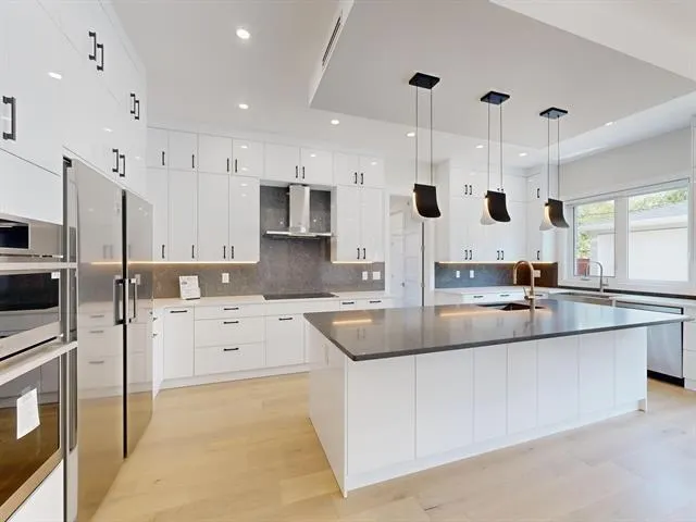 1240 Lancaster Crescent