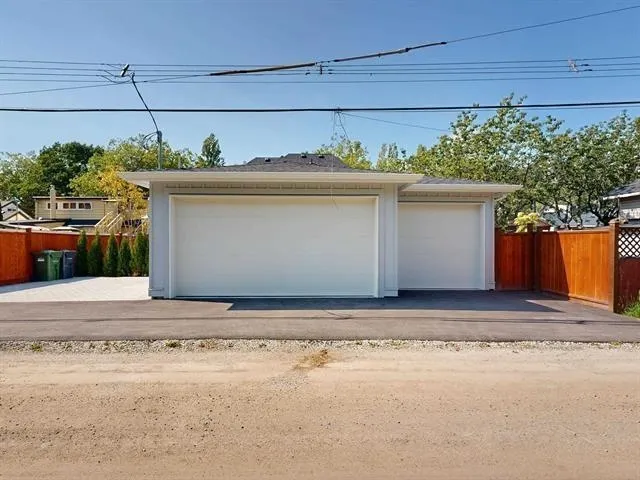 1240 Lancaster Crescent