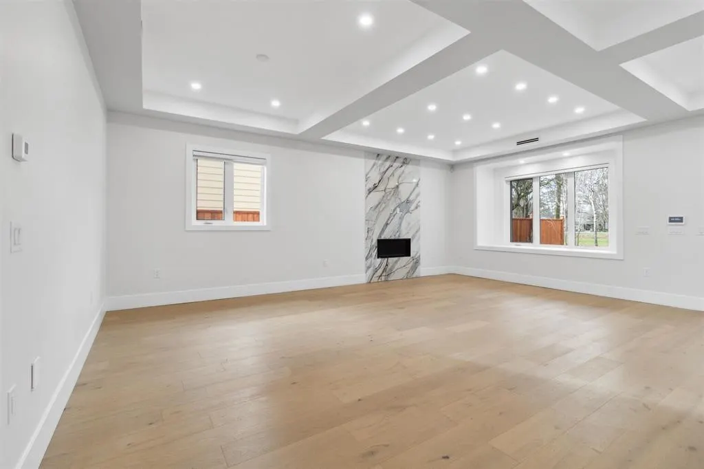 1240 Lancaster Crescent
