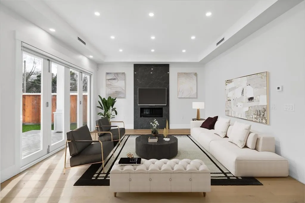 1240 Lancaster Crescent