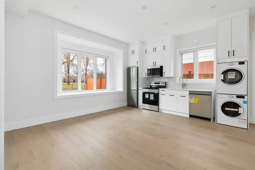 1240 Lancaster Crescent