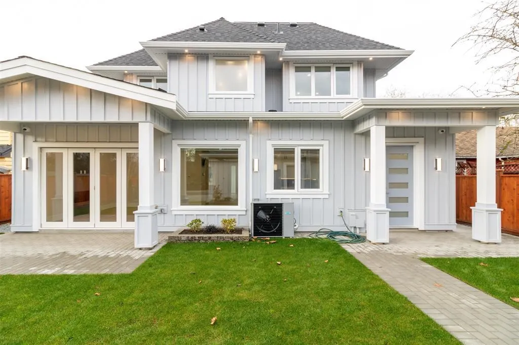 1240 Lancaster Crescent