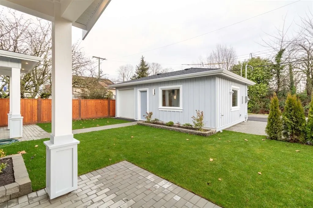 1240 Lancaster Crescent