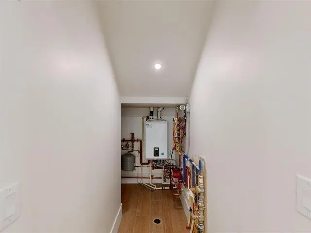 1240 Lancaster Crescent