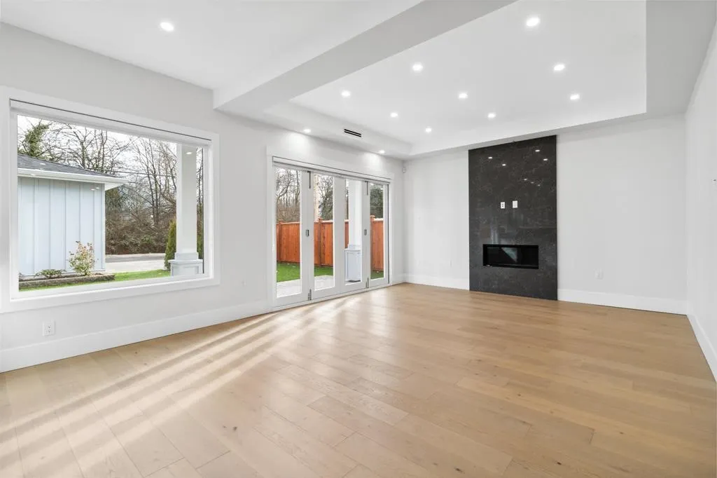 1240 Lancaster Crescent