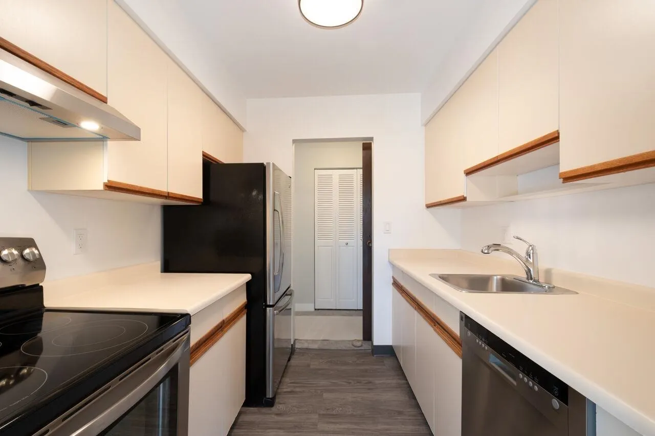 810 235 Keith Road