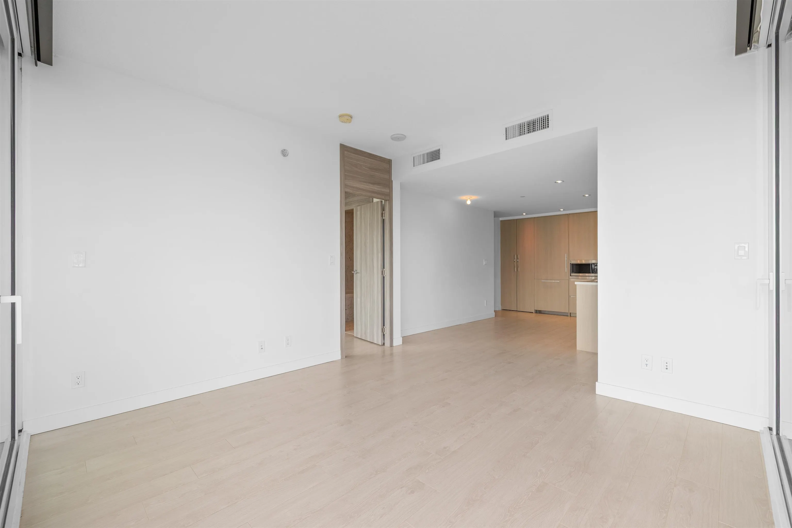 406 4720 Lougheed Highway