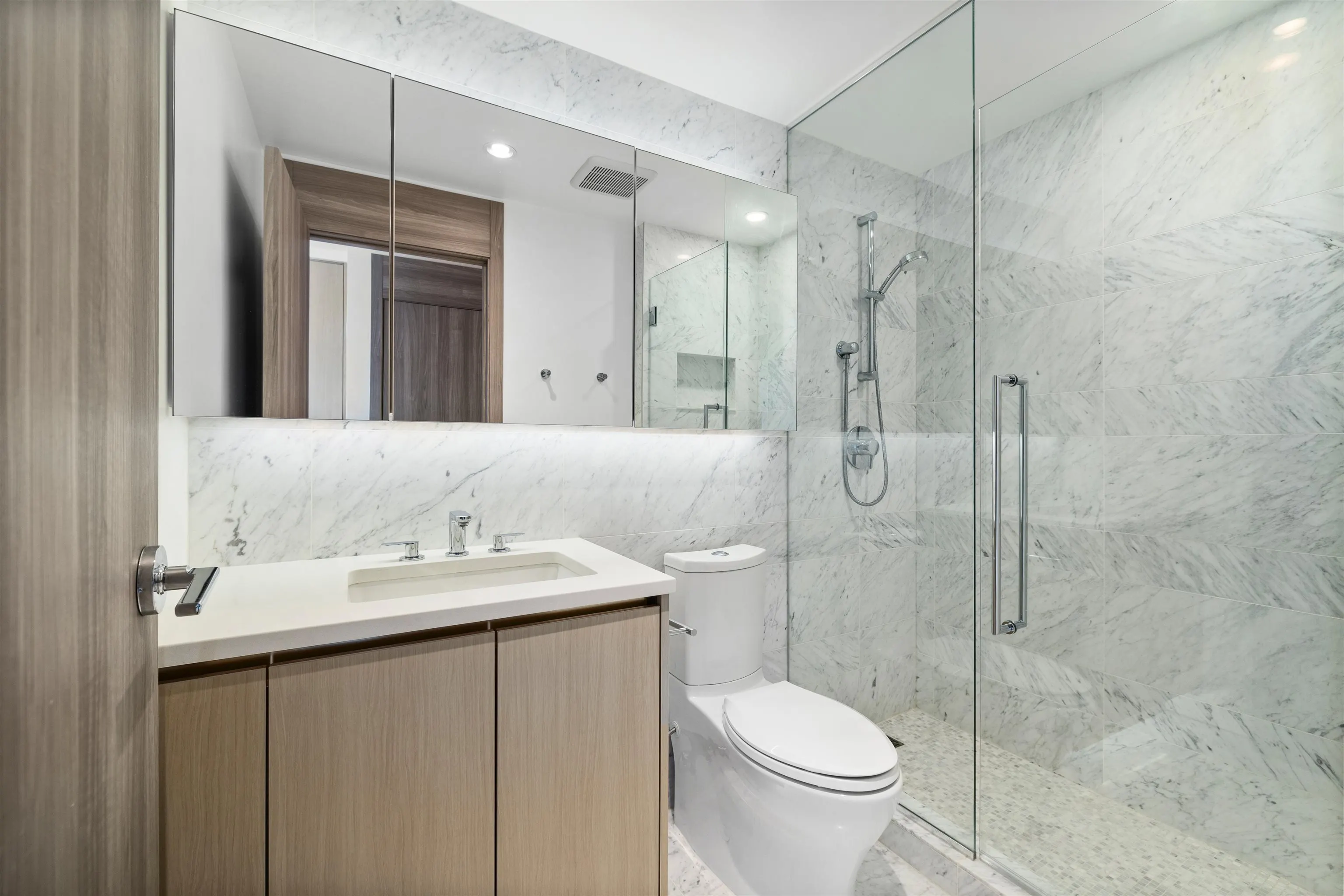 406 4720 Lougheed Highway