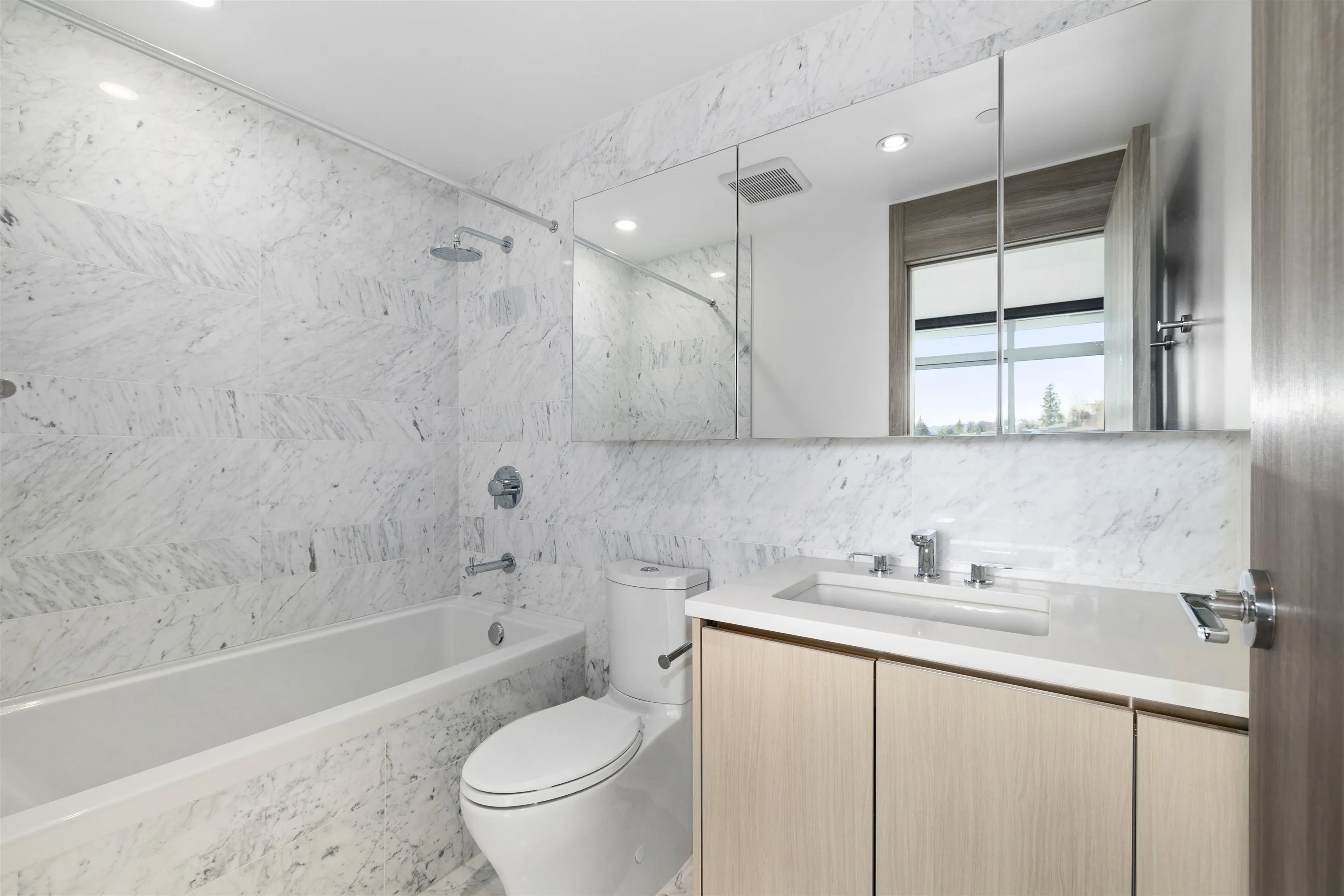 406 4720 Lougheed Highway
