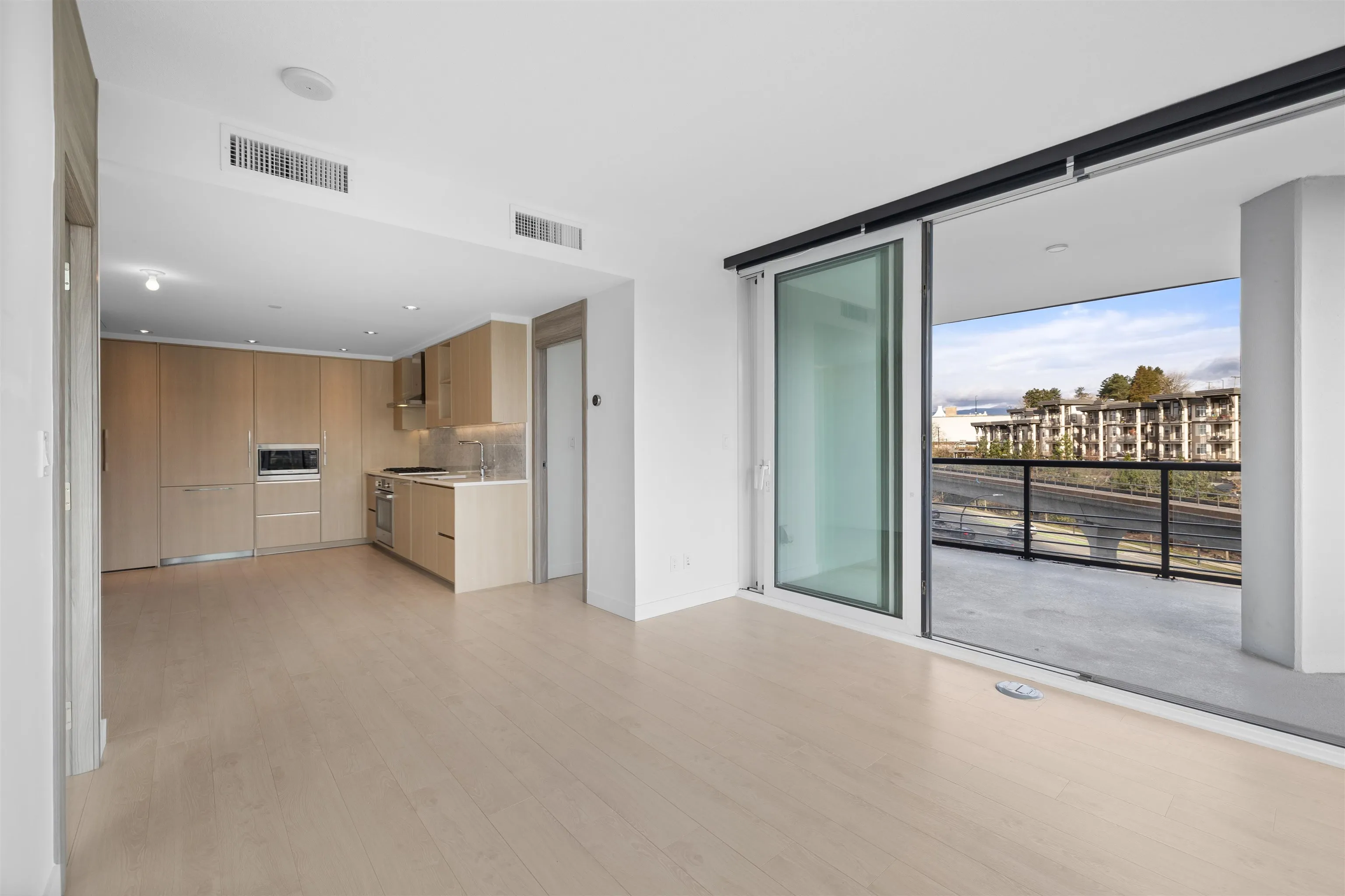 406 4720 Lougheed Highway