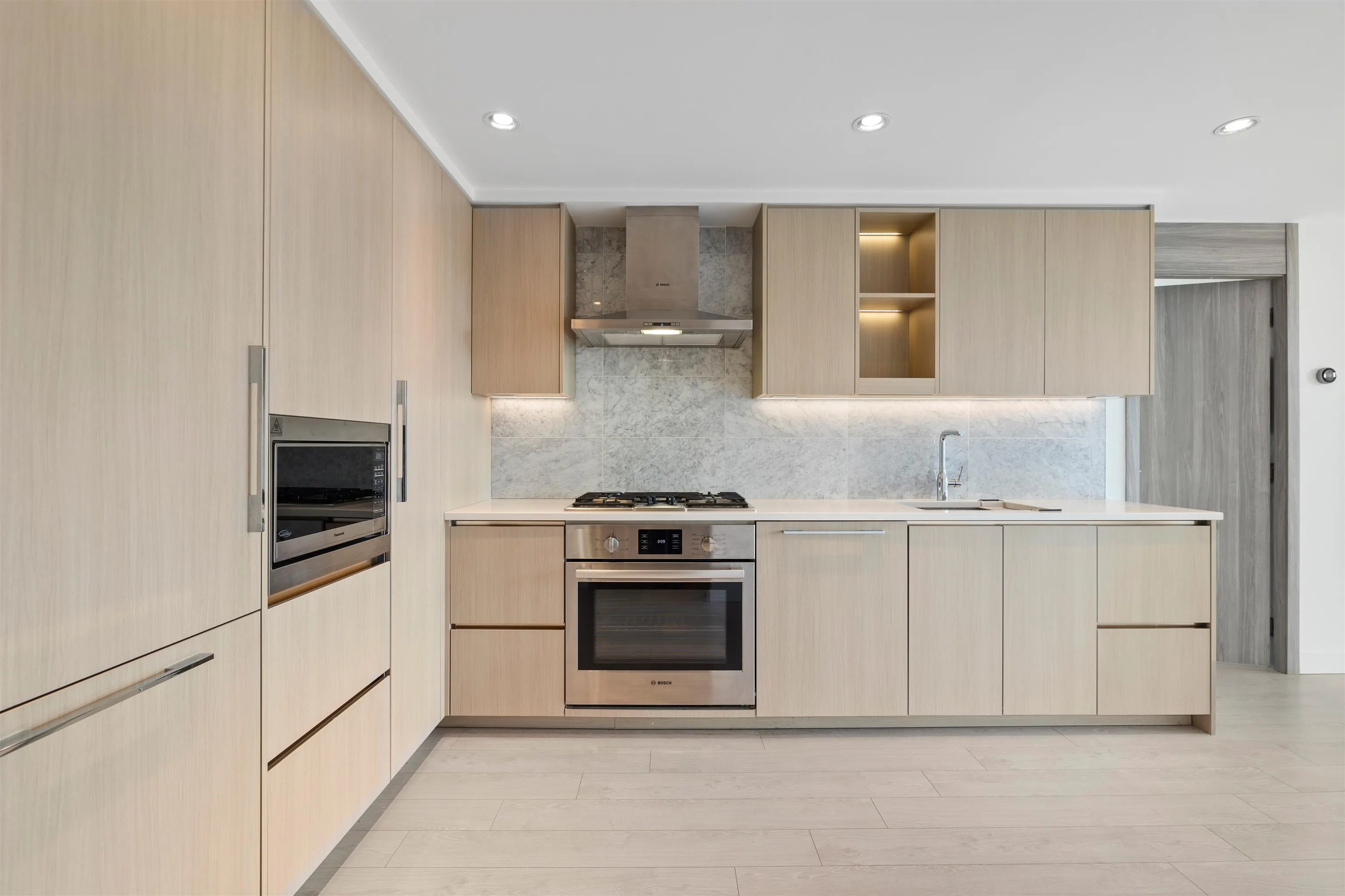406 4720 Lougheed Highway