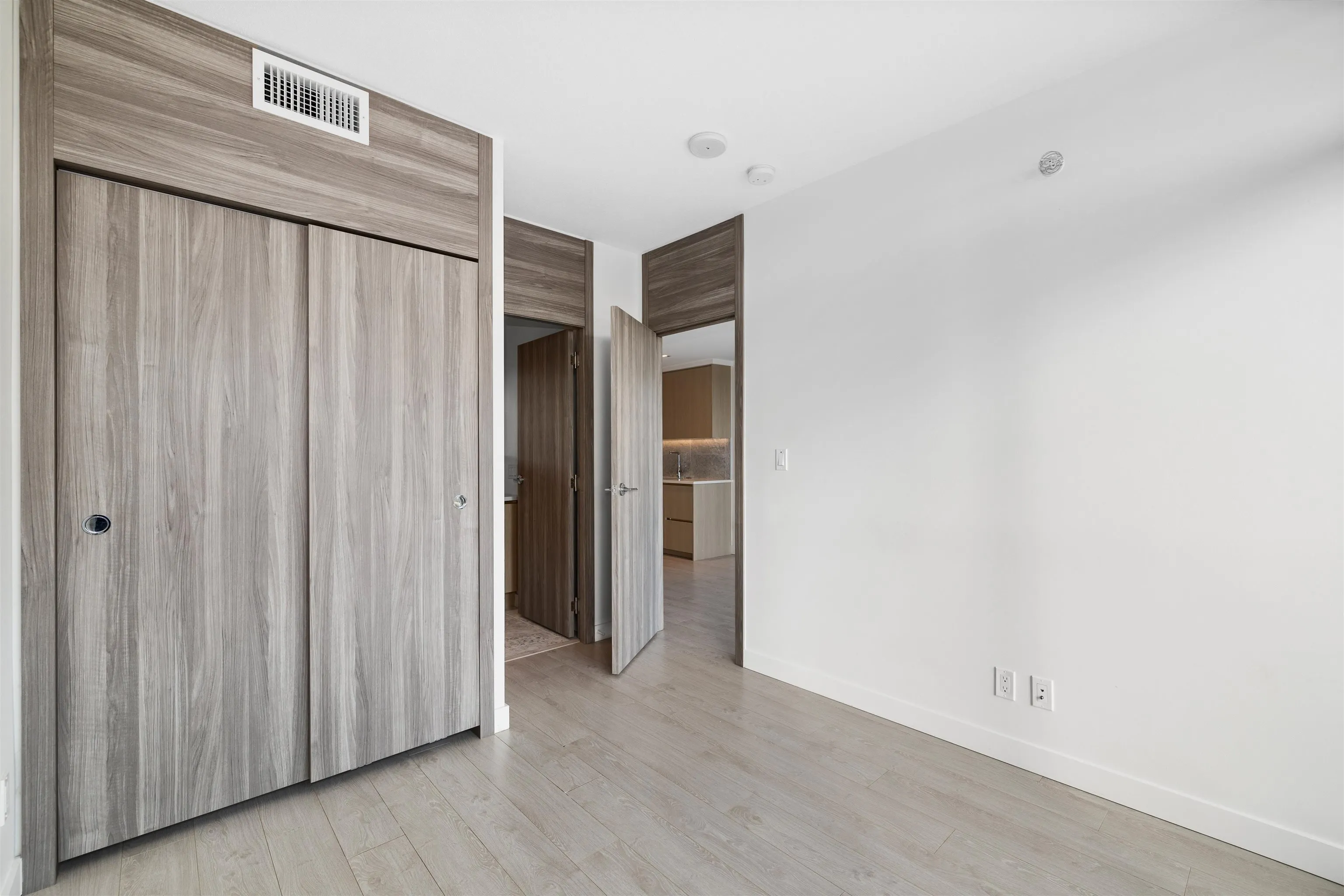 406 4720 Lougheed Highway