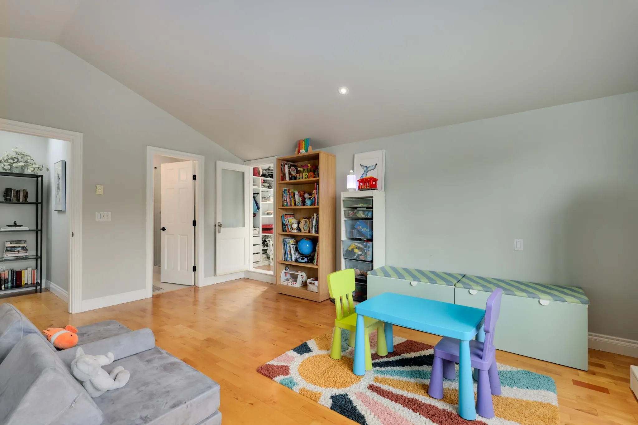 563 E 6th Street