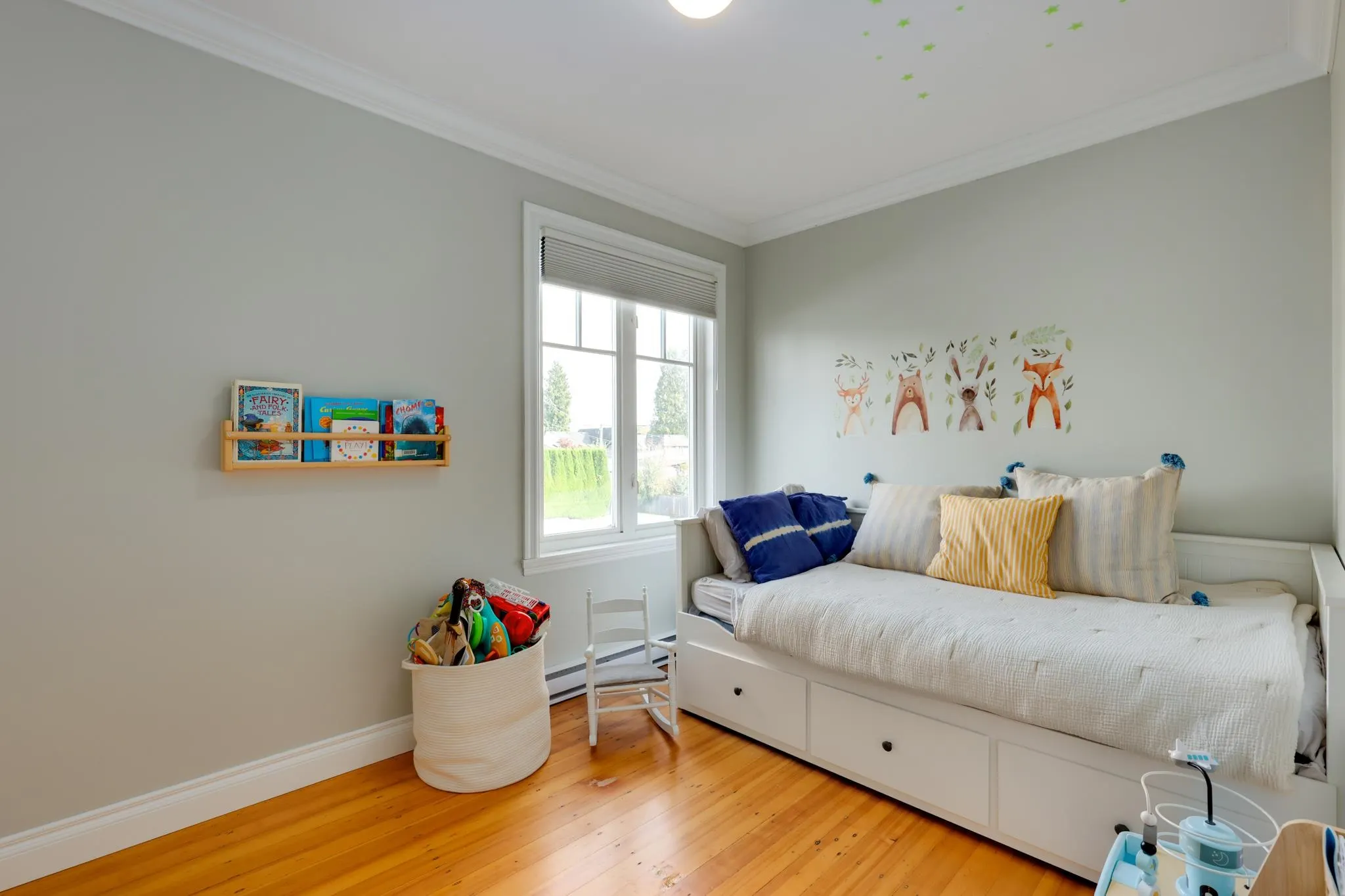 563 E 6th Street