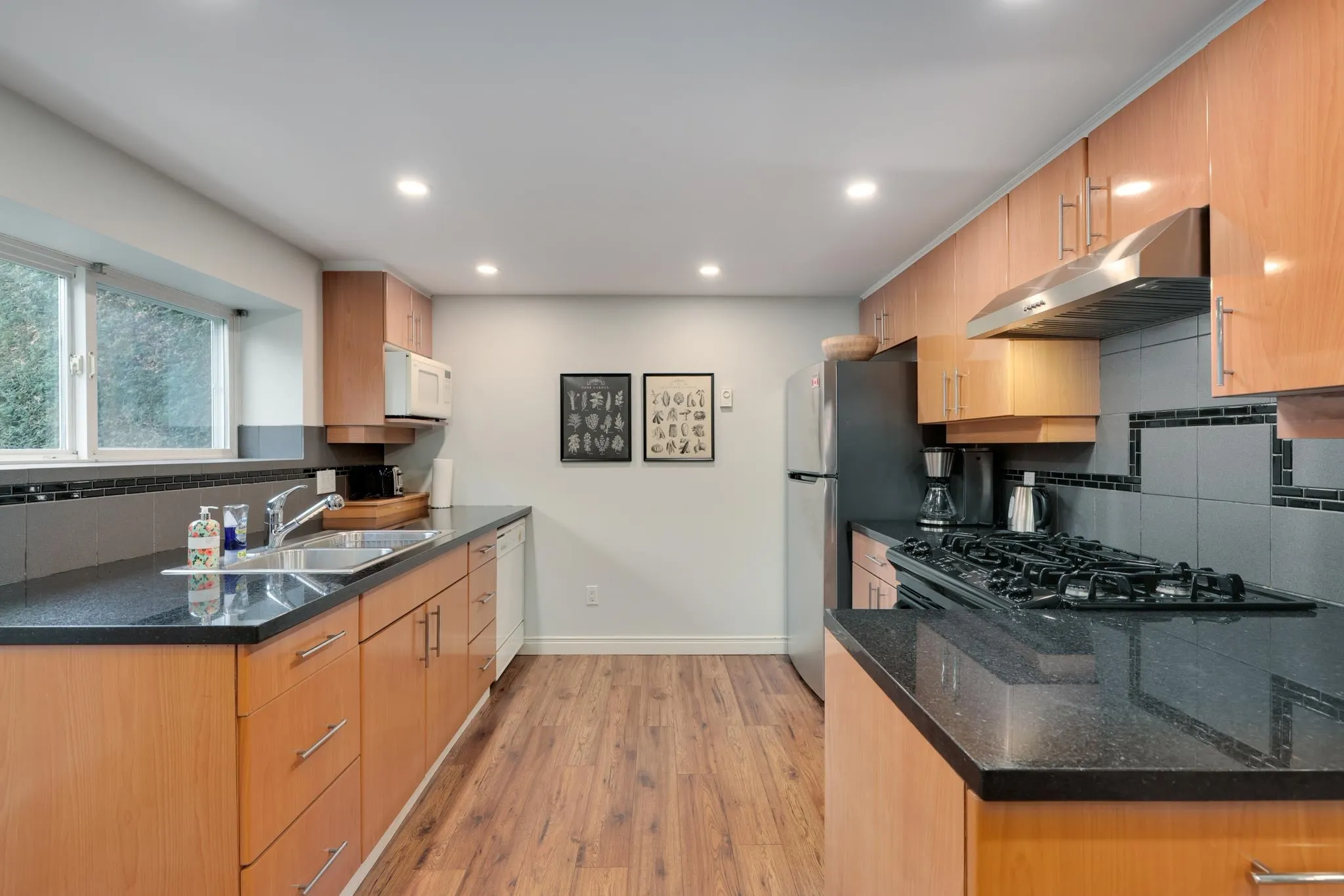 563 E 6th Street