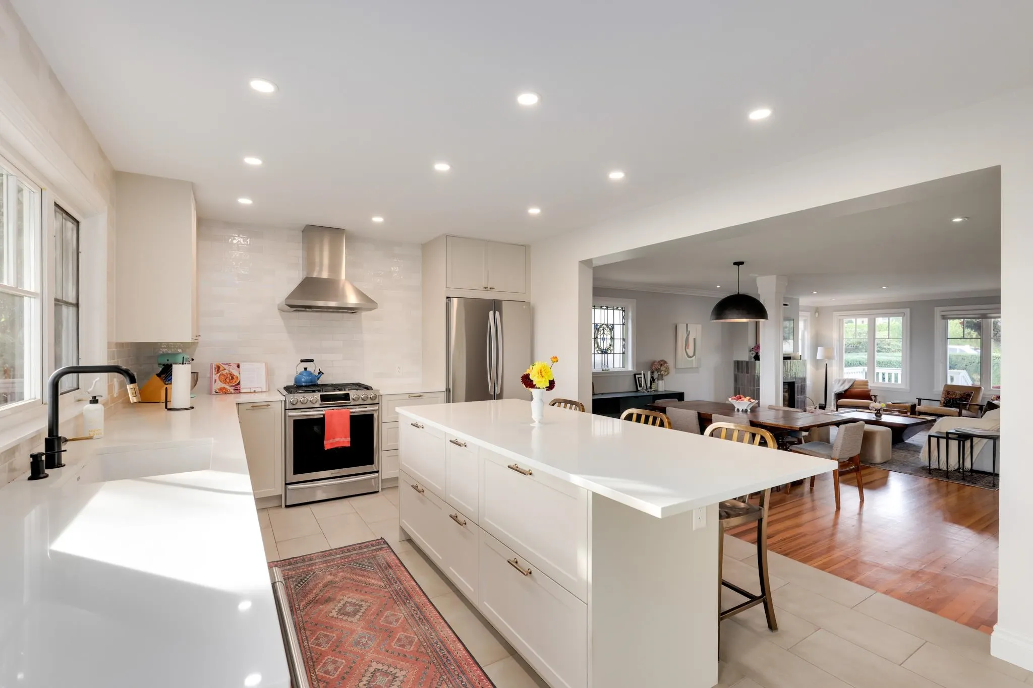 563 E 6th Street