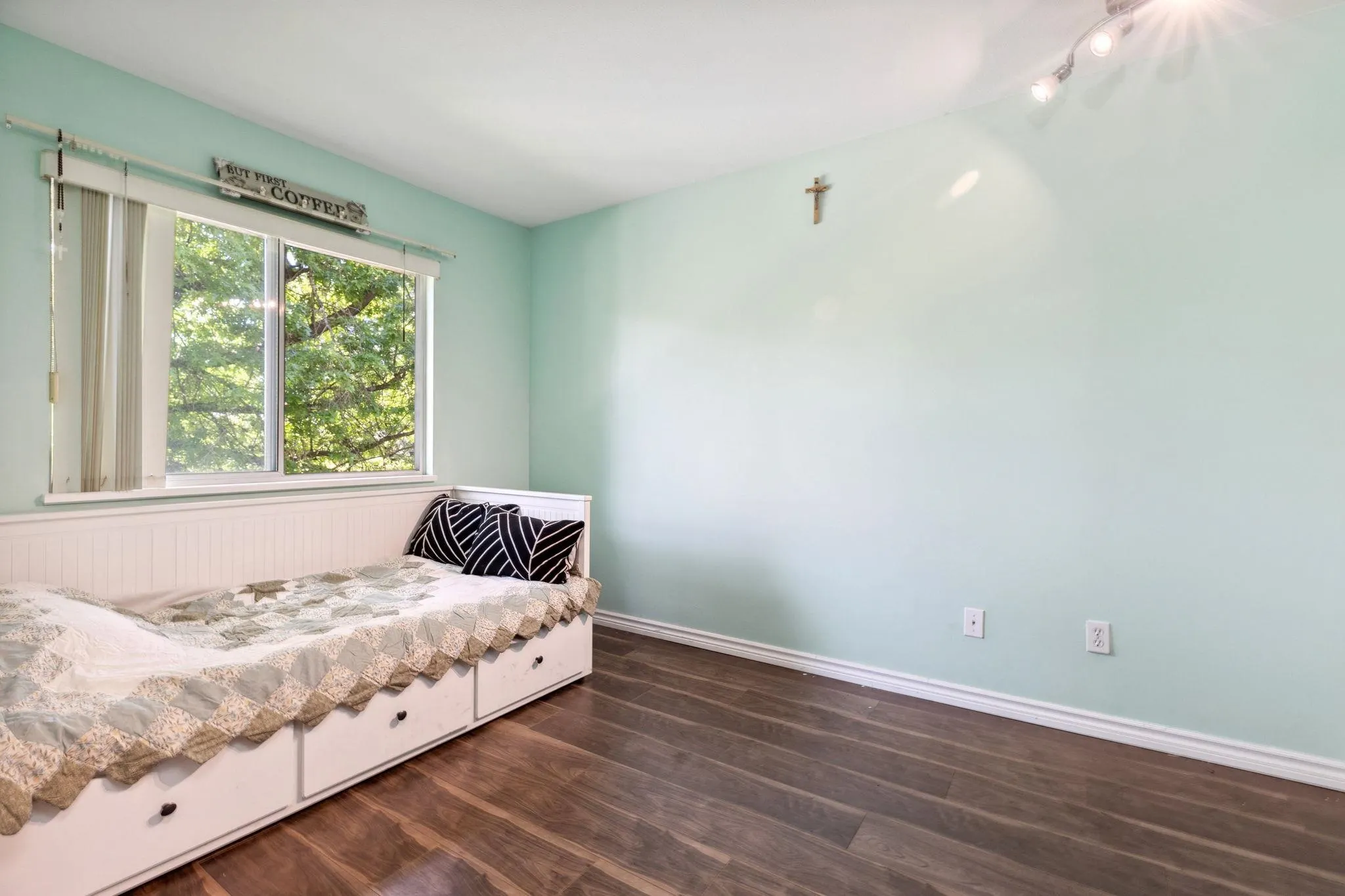 309 7368 Royal Oak Avenue