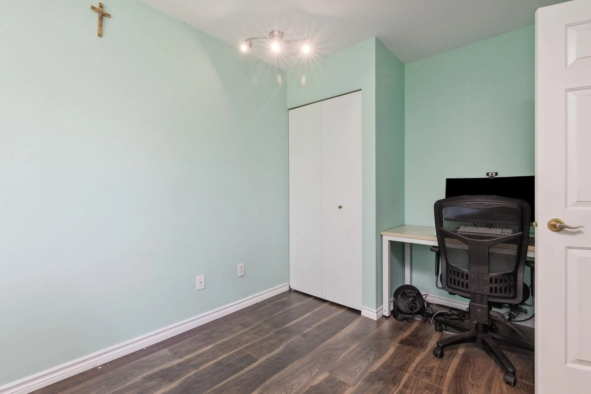 309 7368 Royal Oak Avenue
