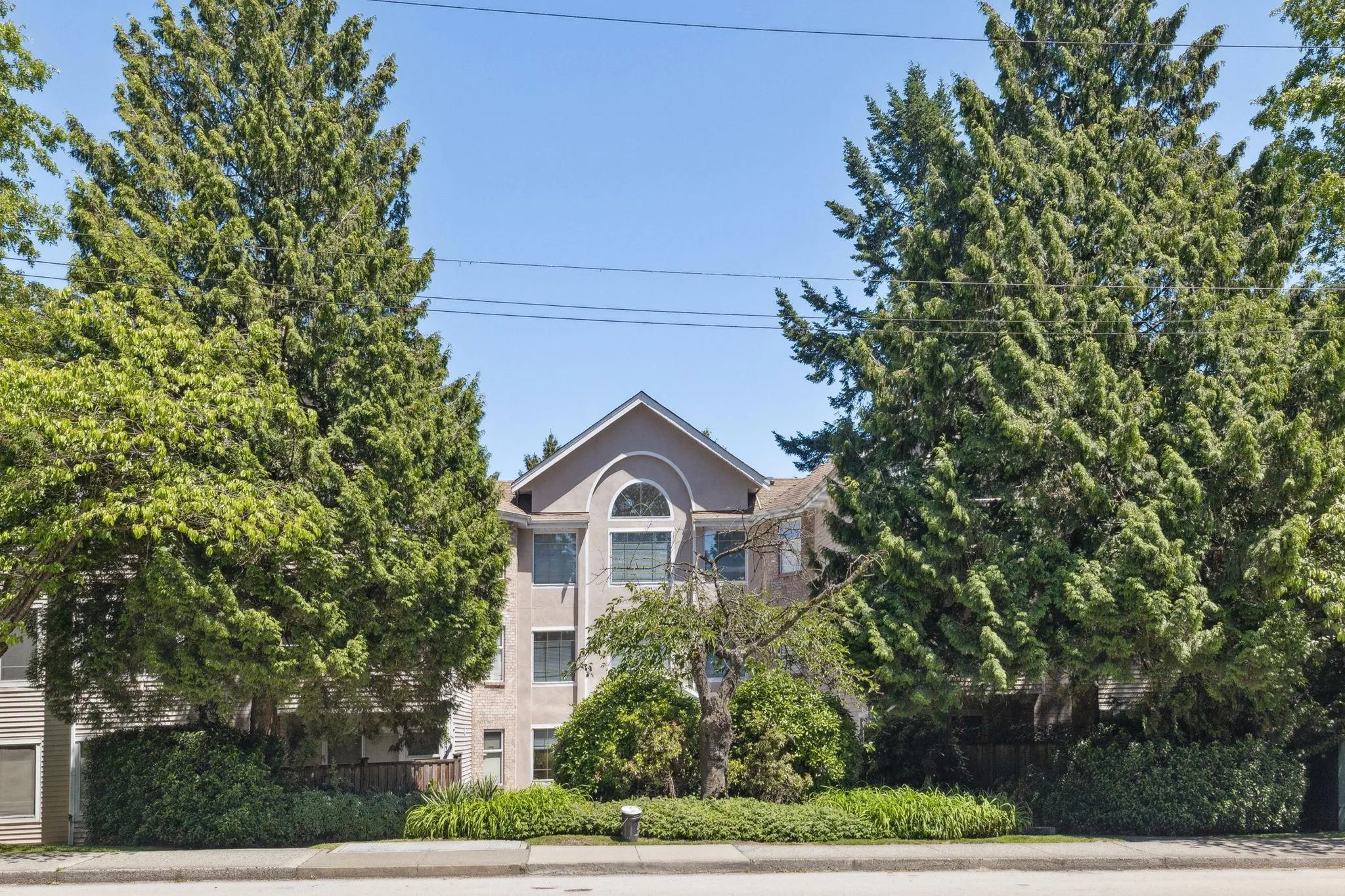 309 7368 Royal Oak Avenue