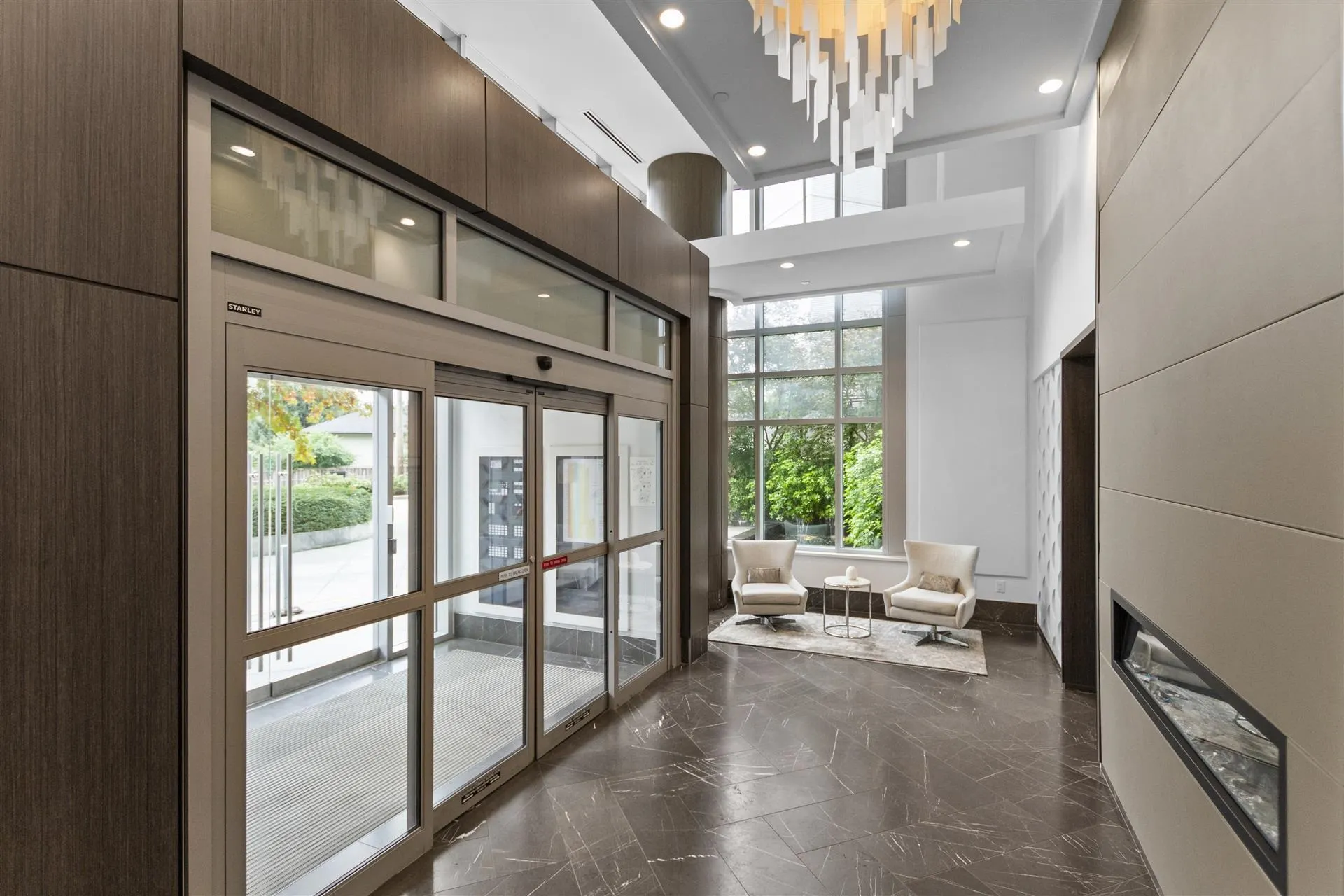 1408 520 Como Lake Avenue