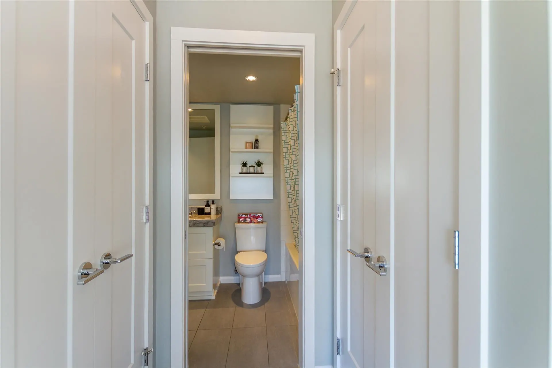 1408 520 Como Lake Avenue