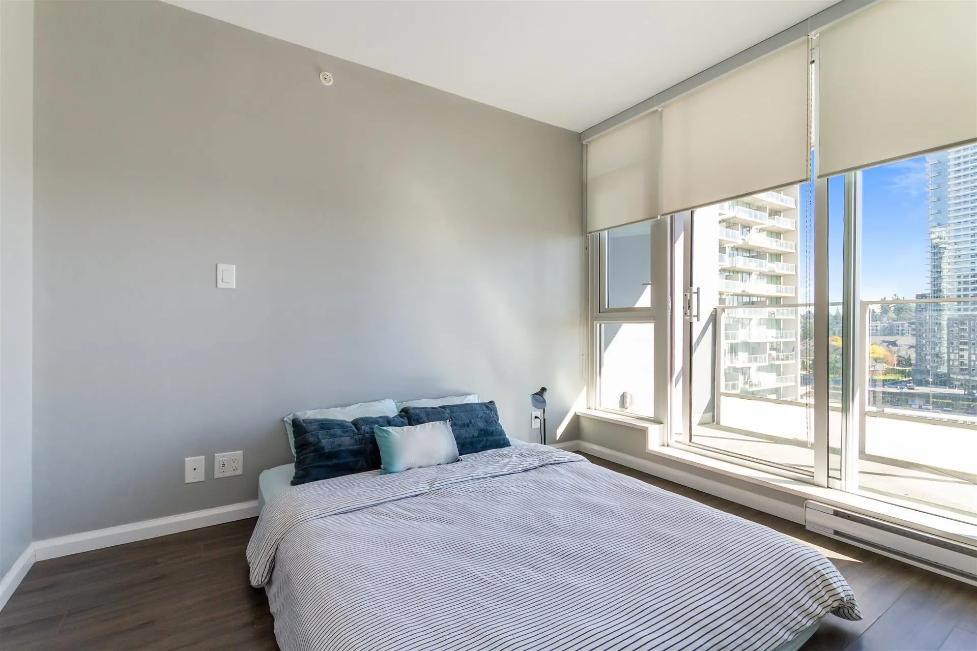 1408 520 Como Lake Avenue
